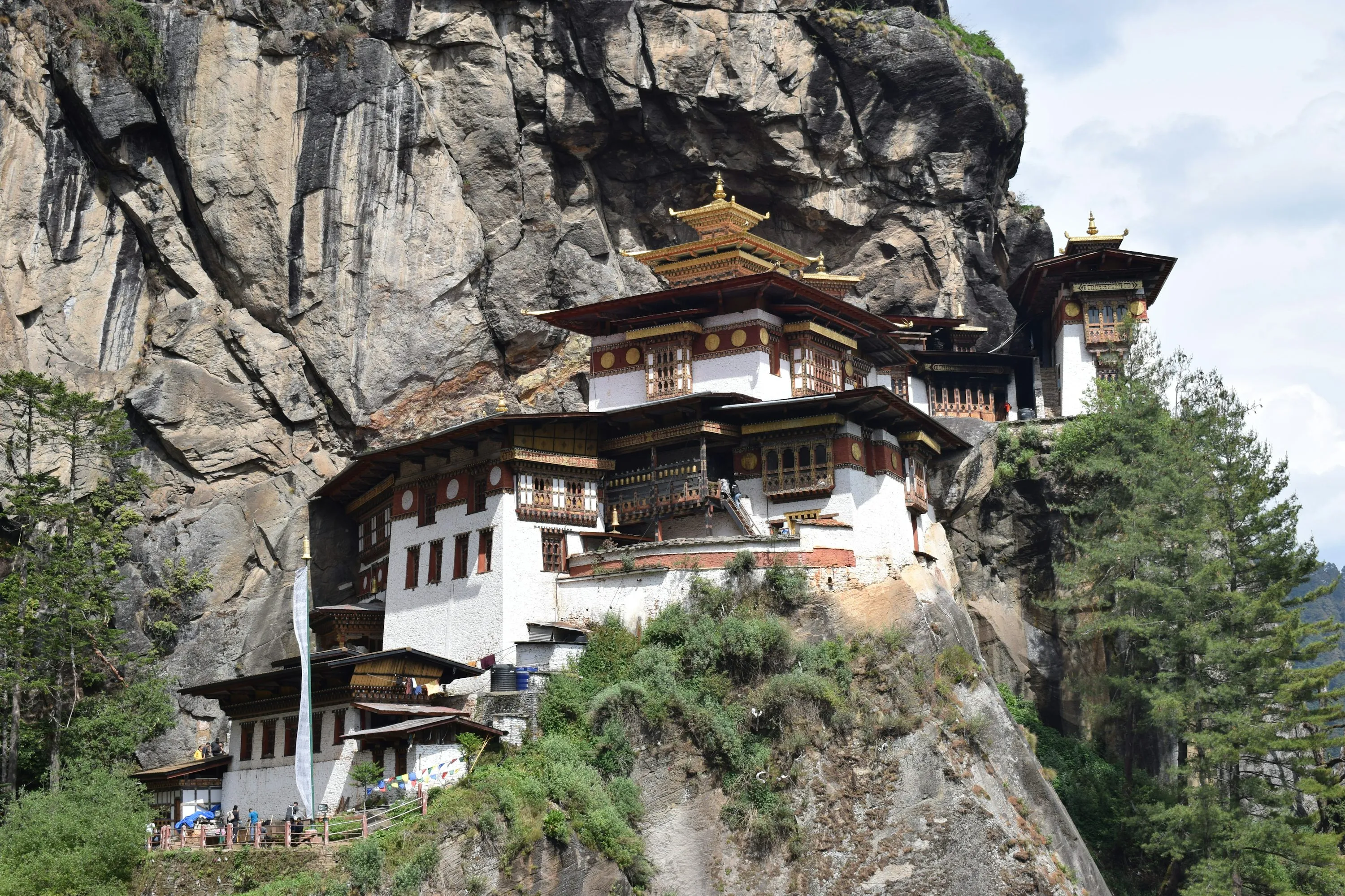 How to Travel to Bhutan from El Salvador (2025): A Complete Guide to Visa, SDF, Flights, & Itineraries